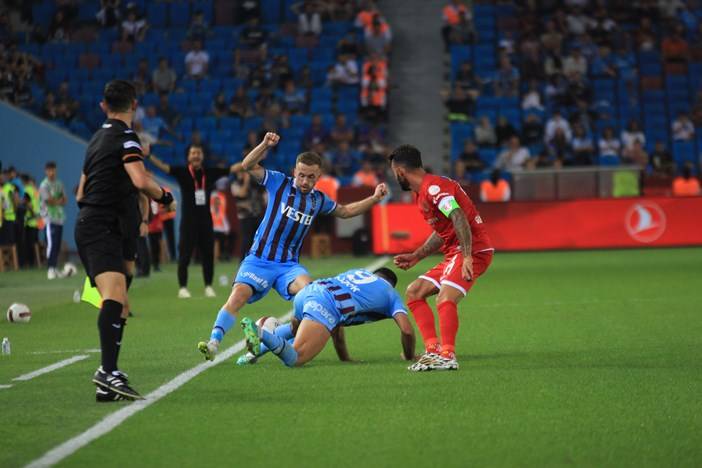 Trabzonspor’un eski futbolcusundan flaş sözler! “Şampiyon olmak istiyorlarsa…” 17